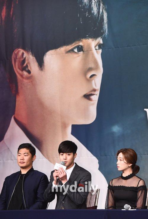 4 năm ở ẩn vì scandal, Kim Hyun Joong lần đầu trải lòng: 'Cuộc đời tôi đã thất bại rồi phải không?' 4 năm ở ẩn vì scandal, Kim Hyun Joong lần đầu trải lòng: 'Cuộc đời tôi đã thất bại rồi phải không?'
