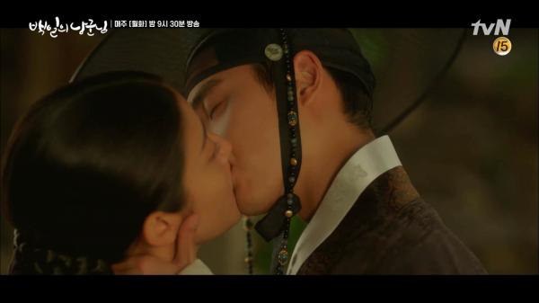'Lang Quân' tập 14: Sau khi trao nụ hôn cuối đắm say với Thế tử, Hong Shim sẽ kết hôn với người khác? 'Lang Quân' tập 14: Sau khi trao nụ hôn cuối đắm say với Thế tử, Hong Shim sẽ kết hôn với người khác?