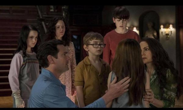 Plot twist gây sốc trong 'The Haunting Of Hill House' cho thấy nó vượt tầm một bộ phim kinh dị bình thường Plot twist gây sốc trong 'The Haunting Of Hill House' cho thấy nó vượt tầm một bộ phim kinh dị bình thường