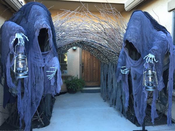 Bơi vào học hỏi cách trang trí Halloween dọa hàng xóm ăn ngủ không yên Bơi vào học hỏi cách trang trí Halloween dọa hàng xóm ăn ngủ không yên