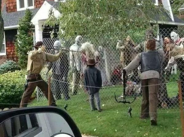 Bơi vào học hỏi cách trang trí Halloween dọa hàng xóm ăn ngủ không yên Bơi vào học hỏi cách trang trí Halloween dọa hàng xóm ăn ngủ không yên