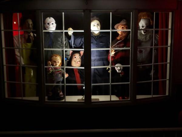 Bơi vào học hỏi cách trang trí Halloween dọa hàng xóm ăn ngủ không yên Bơi vào học hỏi cách trang trí Halloween dọa hàng xóm ăn ngủ không yên