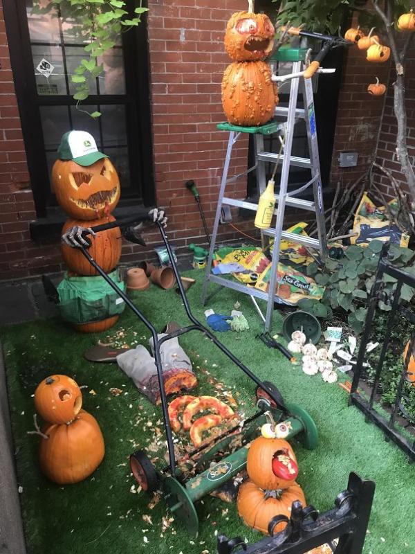 Bơi vào học hỏi cách trang trí Halloween dọa hàng xóm ăn ngủ không yên Bơi vào học hỏi cách trang trí Halloween dọa hàng xóm ăn ngủ không yên