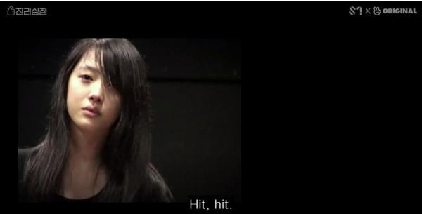 Sulli lần đầu trải lòng về F(x) trong show thực tế mới: 'Nó như một bộ quần áo không vừa với tôi' Sulli lần đầu trải lòng về F(x) trong show thực tế mới: 'Nó như một bộ quần áo không vừa với tôi'