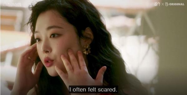 Sulli lần đầu trải lòng về F(x) trong show thực tế mới: 'Nó như một bộ quần áo không vừa với tôi' Sulli lần đầu trải lòng về F(x) trong show thực tế mới: 'Nó như một bộ quần áo không vừa với tôi'