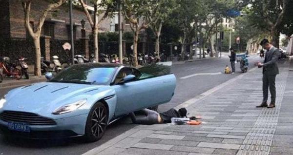 Trào lưu té sấp mặt phiên bản toàn dân: Ai bảo nhà nghèo thì không được đu trend? Trào lưu té sấp mặt phiên bản toàn dân: Ai bảo nhà nghèo thì không được đu trend?