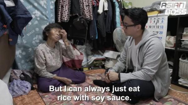 Mặt tối ở Hàn Quốc: Bà cụ chỉ kiếm được 50.000 VNĐ mỗi ngày từ việc nhặt thùng giấy Mặt tối ở Hàn Quốc: Bà cụ chỉ kiếm được 50.000 VNĐ mỗi ngày từ việc nhặt thùng giấy