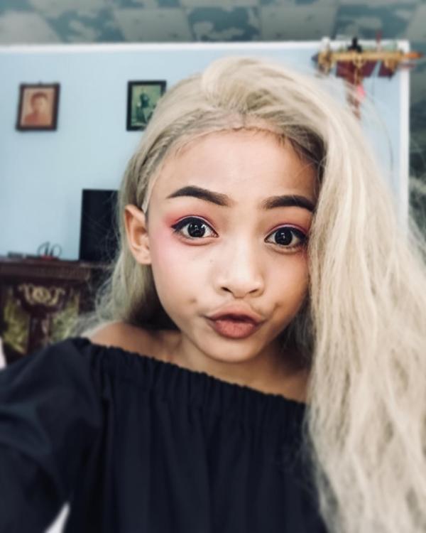 Ngả mũ trước thần thái và khả năng make-up chuyên nghiệp của cậu bé 12 tuổi Ngả mũ trước thần thái và khả năng make-up chuyên nghiệp của cậu bé 12 tuổi