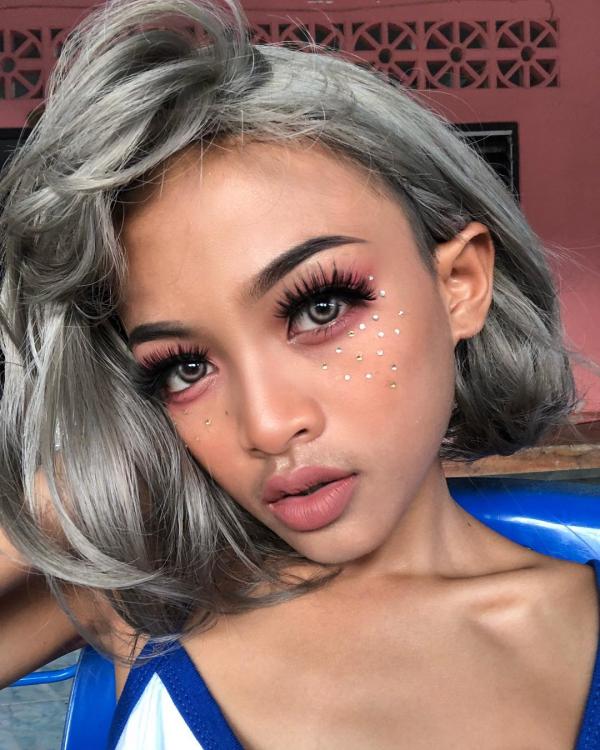 Ngả mũ trước thần thái và khả năng make-up chuyên nghiệp của cậu bé 12 tuổi Ngả mũ trước thần thái và khả năng make-up chuyên nghiệp của cậu bé 12 tuổi
