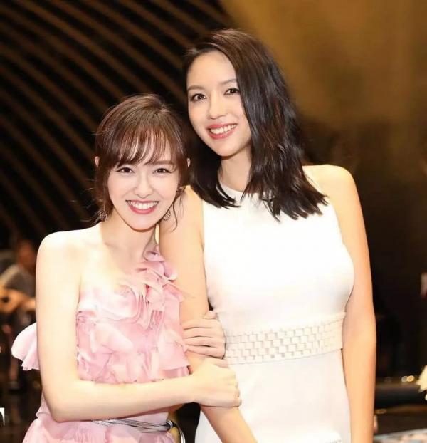 Dương Mịch - Đường Yên: Vì đâu từ 'hảo tỷ muội' nay chỉ còn là tàn tro lạnh lẽo? Dương Mịch - Đường Yên: Vì đâu từ 'hảo tỷ muội' nay chỉ còn là tàn tro lạnh lẽo?