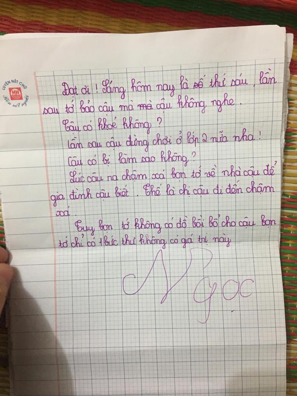 Đáng yêu kịch trần với xấp tâm thư hỏi thăm bạn học bị ngã của học sinh lớp 4 Đáng yêu kịch trần với xấp tâm thư hỏi thăm bạn học bị ngã của học sinh lớp 4