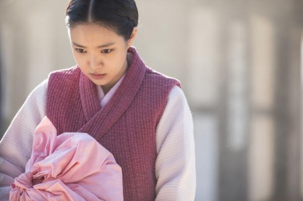 Kiệt tác kinh dị xứ Hàn 'The Wrath': Chuyện về gia tộc ăn giun đất, uống máu gà và cứ đêm tân hôn là... chết! Kiệt tác kinh dị xứ Hàn 'The Wrath': Chuyện về gia tộc ăn giun đất, uống máu gà và cứ đêm tân hôn là... chết!