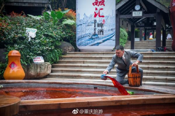 Đỉnh cao của sáng tạo: Bể tắm nước nóng 'cosplay' nồi lẩu Tứ Xuyên Đỉnh cao của sáng tạo: Bể tắm nước nóng 'cosplay' nồi lẩu Tứ Xuyên