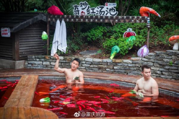 Đỉnh cao của sáng tạo: Bể tắm nước nóng 'cosplay' nồi lẩu Tứ Xuyên Đỉnh cao của sáng tạo: Bể tắm nước nóng 'cosplay' nồi lẩu Tứ Xuyên