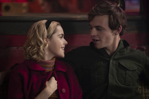9 điểm khác biệt giữa 'Sabrina' bản kinh dị của Netflix và 'Sabrina Cô Phù Thủy Nhỏ' - bộ phim tuổi thơ của mọi nhà 9 điểm khác biệt giữa 'Sabrina' bản kinh dị của Netflix và 'Sabrina Cô Phù Thủy Nhỏ' - bộ phim tuổi thơ của mọi nhà