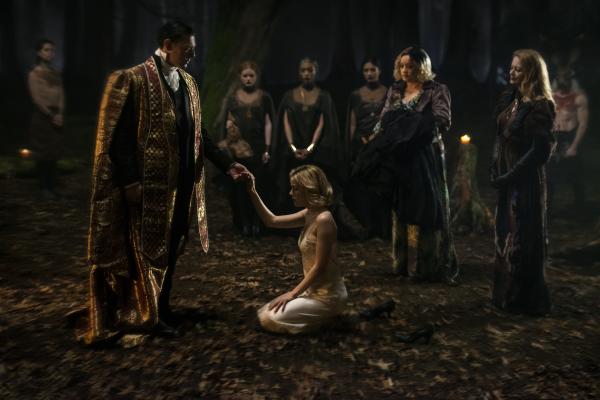 'Chilling Adventures of Sabrina': Một chút hù dọa, một chút tình yêu tuổi teen, thêm vài chi tiết na ná 'Harry Potter' 'Chilling Adventures of Sabrina': Một chút hù dọa, một chút tình yêu tuổi teen, thêm vài chi tiết na ná 'Harry Potter'