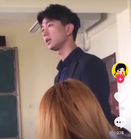 Thầy giáo luật quá đẹp trai khiến dân tình ngỡ Hà Dĩ Thâm trọng sinh kiếp này đi dạy học Thầy giáo luật quá đẹp trai khiến dân tình ngỡ Hà Dĩ Thâm trọng sinh kiếp này đi dạy học