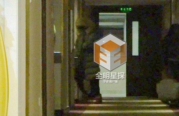 Đường Yên thành hôn cùng La Tấn: 'Thật may vì năm đó bỏ lỡ một Khưu Trạch!' Đường Yên thành hôn cùng La Tấn: 'Thật may vì năm đó bỏ lỡ một Khưu Trạch!'