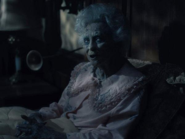 Đừng tưởng bạn đã hiểu hết 'The Haunting of Hill House', vẫn còn loạt 'twist' hack não này cơ mà! Đừng tưởng bạn đã hiểu hết 'The Haunting of Hill House', vẫn còn loạt 'twist' hack não này cơ mà!