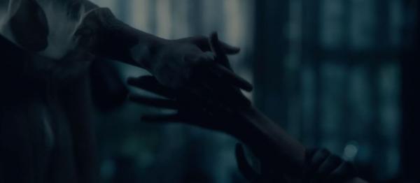 Đừng tưởng bạn đã hiểu hết 'The Haunting of Hill House', vẫn còn loạt 'twist' hack não này cơ mà! Đừng tưởng bạn đã hiểu hết 'The Haunting of Hill House', vẫn còn loạt 'twist' hack não này cơ mà!