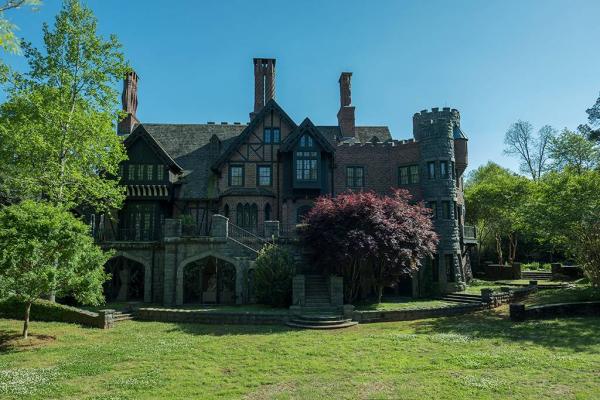Đừng tưởng bạn đã hiểu hết 'The Haunting of Hill House', vẫn còn loạt 'twist' hack não này cơ mà! Đừng tưởng bạn đã hiểu hết 'The Haunting of Hill House', vẫn còn loạt 'twist' hack não này cơ mà!