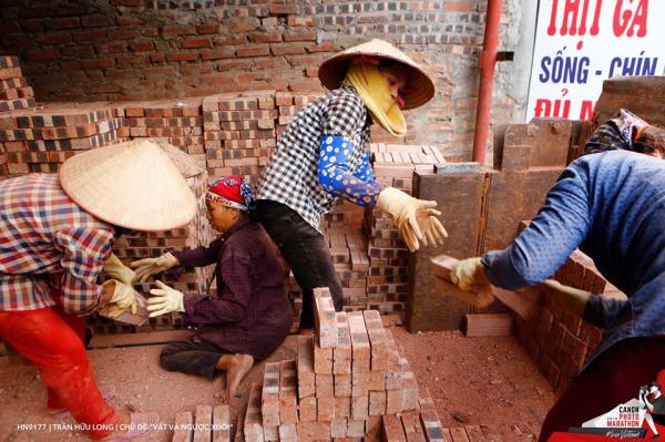 Từ chuyện 'thịt gà hay thịt chó' đến 'tôn trọng sự thật' trong nhiếp ảnh hiện trường Từ chuyện 'thịt gà hay thịt chó' đến 'tôn trọng sự thật' trong nhiếp ảnh hiện trường