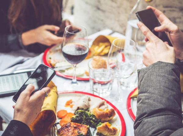 Instagram đã khiến phụ nữ trẻ thiếu tự tin về chính bản thân họ như thế nào? Instagram đã khiến phụ nữ trẻ thiếu tự tin về chính bản thân họ như thế nào?