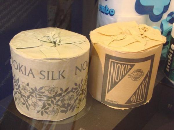 Trước khi giấy vệ sinh ra đời, người xưa đã dùng những thứ kì lạ này để 'dọn dẹp' sau khi 'đi nặng' Trước khi giấy vệ sinh ra đời, người xưa đã dùng những thứ kì lạ này để 'dọn dẹp' sau khi 'đi nặng'
