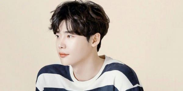 HOT: Ngay lúc này, Lee Jong Suk đang bị tịch thu hộ chiếu và giam lỏng tại sân bay Indonesia HOT: Ngay lúc này, Lee Jong Suk đang bị tịch thu hộ chiếu và giam lỏng tại sân bay Indonesia