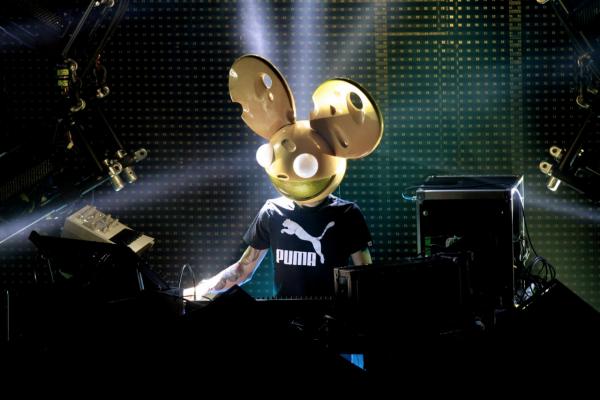 'Lộ mặt thật' 8 DJ, ca sĩ, nghệ sĩ nổi tiếng thế giới luôn đeo mặt nạ (Kỳ 1) 'Lộ mặt thật' 8 DJ, ca sĩ, nghệ sĩ nổi tiếng thế giới luôn đeo mặt nạ (Kỳ 1)