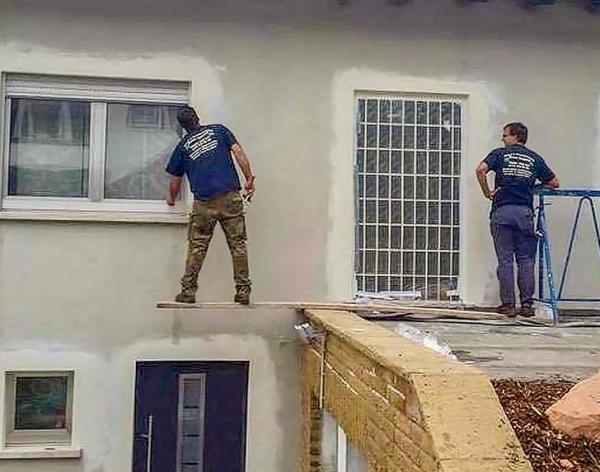 Những cách ngớ ngẩn mà đàn ông dùng để 'giải cứu' thế giới Những cách ngớ ngẩn mà đàn ông dùng để 'giải cứu' thế giới