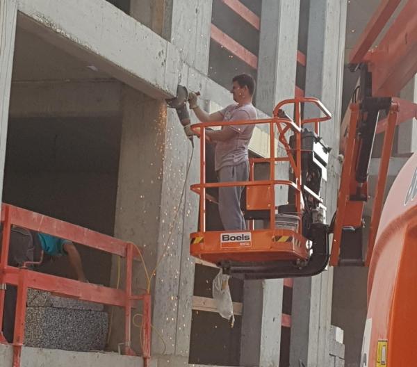 Những cách ngớ ngẩn mà đàn ông dùng để 'giải cứu' thế giới Những cách ngớ ngẩn mà đàn ông dùng để 'giải cứu' thế giới