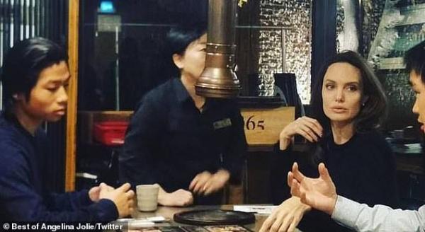 Thích tiếng Hàn và mê K-Pop, con trai Angelina Jolie sẽ vào đại học Yonsei danh tiếng của Hàn Quốc? Thích tiếng Hàn và mê K-Pop, con trai Angelina Jolie sẽ vào đại học Yonsei danh tiếng của Hàn Quốc?
