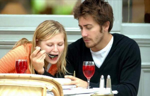 Hãy yêu một anh chàng trao cho bạn ánh mắt ôn nhu dù là lúc bạn ăn cả thế giới Hãy yêu một anh chàng trao cho bạn ánh mắt ôn nhu dù là lúc bạn ăn cả thế giới