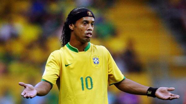 Huyền thoại bóng đá Ronaldinho vỡ nợ, tài khoản ngân hàng chỉ còn vỏn vẹn 160 nghìn VNĐ Huyền thoại bóng đá Ronaldinho vỡ nợ, tài khoản ngân hàng chỉ còn vỏn vẹn 160 nghìn VNĐ