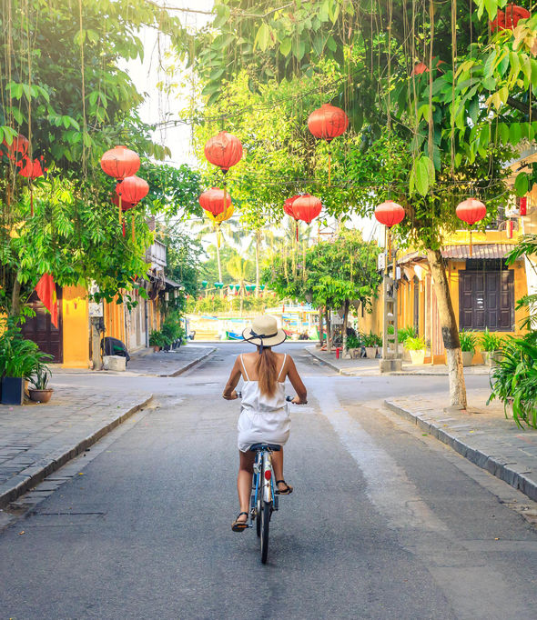 Du khách nước ngoài nức nở ngợi khen tour ẩm thực Việt Nam Du khách nước ngoài nức nở ngợi khen tour ẩm thực Việt Nam