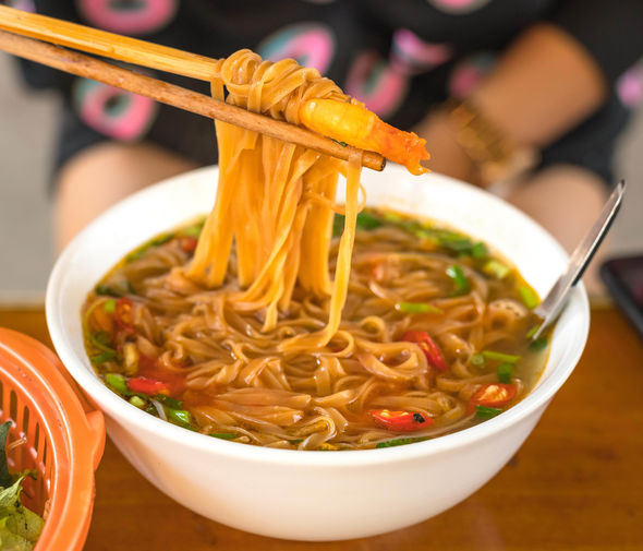 Du khách nước ngoài nức nở ngợi khen tour ẩm thực Việt Nam Du khách nước ngoài nức nở ngợi khen tour ẩm thực Việt Nam