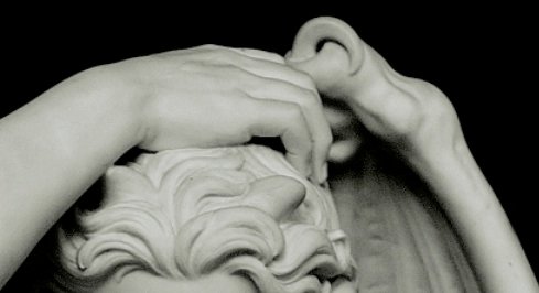 Tượng Lucifer trong nhà thờ Bỉ: Đập đi khắc lại lần hai nhưng vẫn gây tranh cãi vì quá gợi cảm Tượng Lucifer trong nhà thờ Bỉ: Đập đi khắc lại lần hai nhưng vẫn gây tranh cãi vì quá gợi cảm