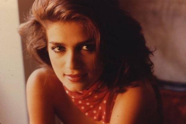 Gia Carangi: Tuổi xuân huy hoàng và đau thương của người mẫu đầu tiên qua đời vì AIDS Gia Carangi: Tuổi xuân huy hoàng và đau thương của người mẫu đầu tiên qua đời vì AIDS