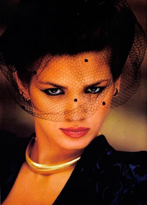 Gia Carangi: Tuổi xuân huy hoàng và đau thương của người mẫu đầu tiên qua đời vì AIDS Gia Carangi: Tuổi xuân huy hoàng và đau thương của người mẫu đầu tiên qua đời vì AIDS