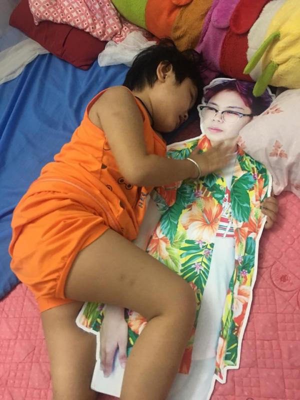 Dù ở nước ngoài không thể về dự đám cưới em trai, người anh vẫn xuất hiện trong mọi khung hình Dù ở nước ngoài không thể về dự đám cưới em trai, người anh vẫn xuất hiện trong mọi khung hình