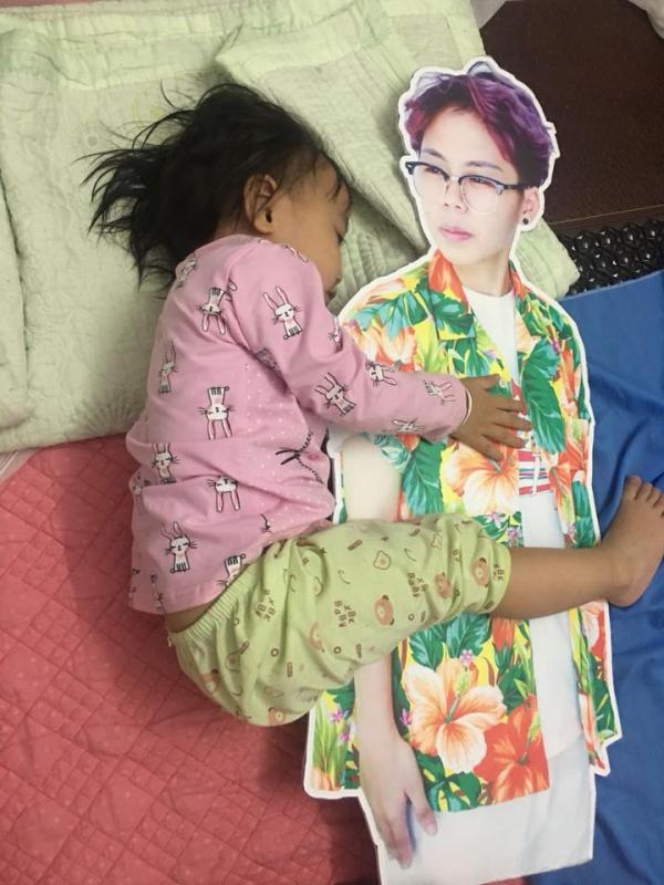 Dù ở nước ngoài không thể về dự đám cưới em trai, người anh vẫn xuất hiện trong mọi khung hình Dù ở nước ngoài không thể về dự đám cưới em trai, người anh vẫn xuất hiện trong mọi khung hình