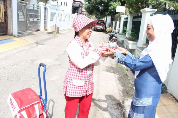 'Yakult lady' hay câu chuyện về sự thành công của sữa Yakult đến từ Nhật Bản 'Yakult lady' hay câu chuyện về sự thành công của sữa Yakult đến từ Nhật Bản