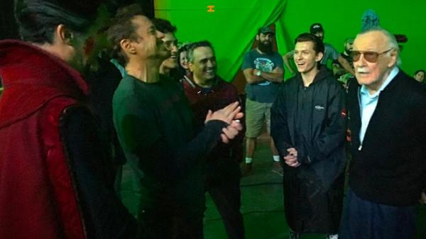 Stan Lee vẫn kịp thực hiện vai cameo trong 'Avengers 4' trước khi qua đời ở tuổi 95 Stan Lee vẫn kịp thực hiện vai cameo trong 'Avengers 4' trước khi qua đời ở tuổi 95