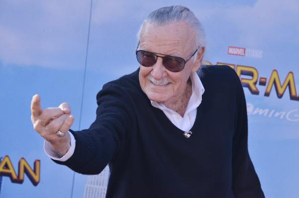 Stan Lee vẫn kịp thực hiện vai cameo trong 'Avengers 4' trước khi qua đời ở tuổi 95 Stan Lee vẫn kịp thực hiện vai cameo trong 'Avengers 4' trước khi qua đời ở tuổi 95