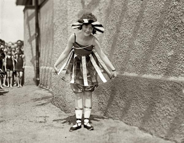 Ngắm thời trang đồ tắm điệu đà và đậm chất vintage của các 'liền anh, liền chị' quý tộc đầu thế kỷ 20 Ngắm thời trang đồ tắm điệu đà và đậm chất vintage của các 'liền anh, liền chị' quý tộc đầu thế kỷ 20