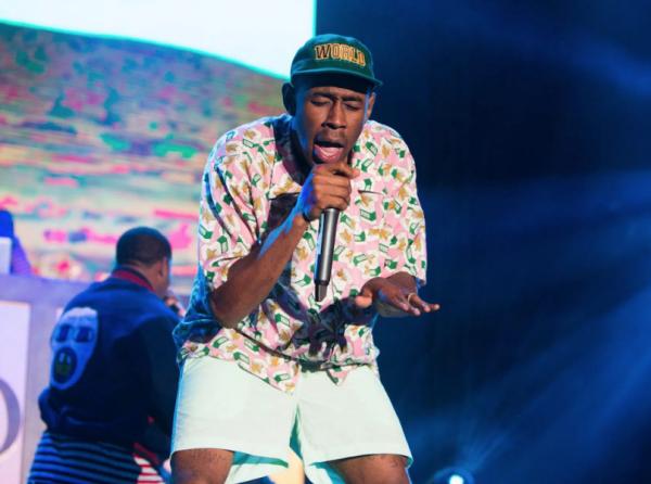 Jaden Smith khiến khán giả cười lăn khi gọi Tyler, The Creator là 'bạn trai' trên sân khấu Jaden Smith khiến khán giả cười lăn khi gọi Tyler, The Creator là 'bạn trai' trên sân khấu