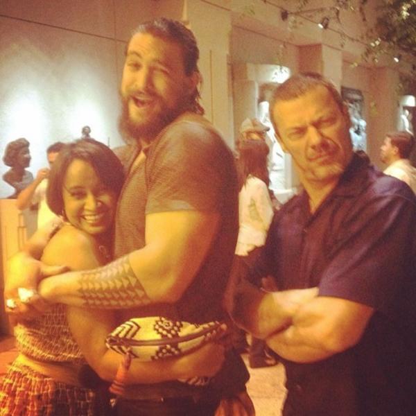 Ra mà xem Jason Momoa 'lầy lội' khi chọc ghẹo tất cả cặp đôi muốn chụp hình với mình Ra mà xem Jason Momoa 'lầy lội' khi chọc ghẹo tất cả cặp đôi muốn chụp hình với mình
