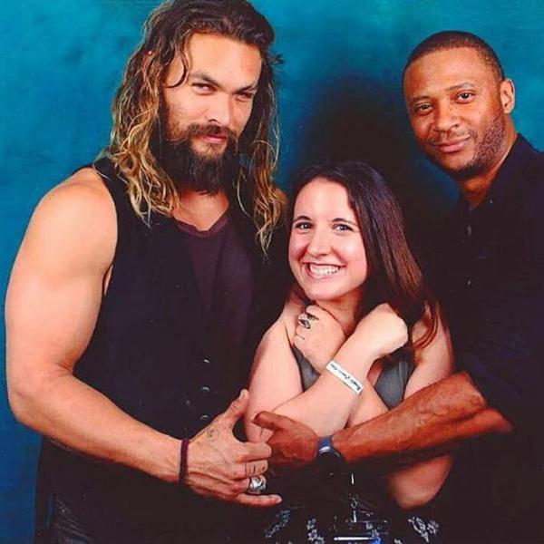 Ra mà xem Jason Momoa 'lầy lội' khi chọc ghẹo tất cả cặp đôi muốn chụp hình với mình Ra mà xem Jason Momoa 'lầy lội' khi chọc ghẹo tất cả cặp đôi muốn chụp hình với mình