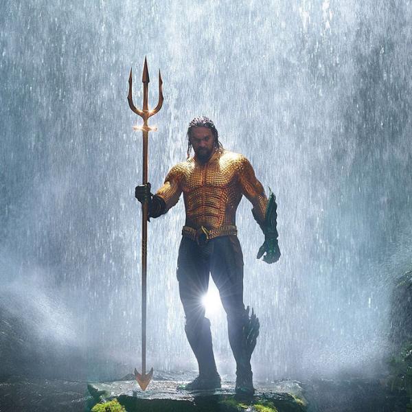 Ra mà xem Jason Momoa 'lầy lội' khi chọc ghẹo tất cả cặp đôi muốn chụp hình với mình Ra mà xem Jason Momoa 'lầy lội' khi chọc ghẹo tất cả cặp đôi muốn chụp hình với mình